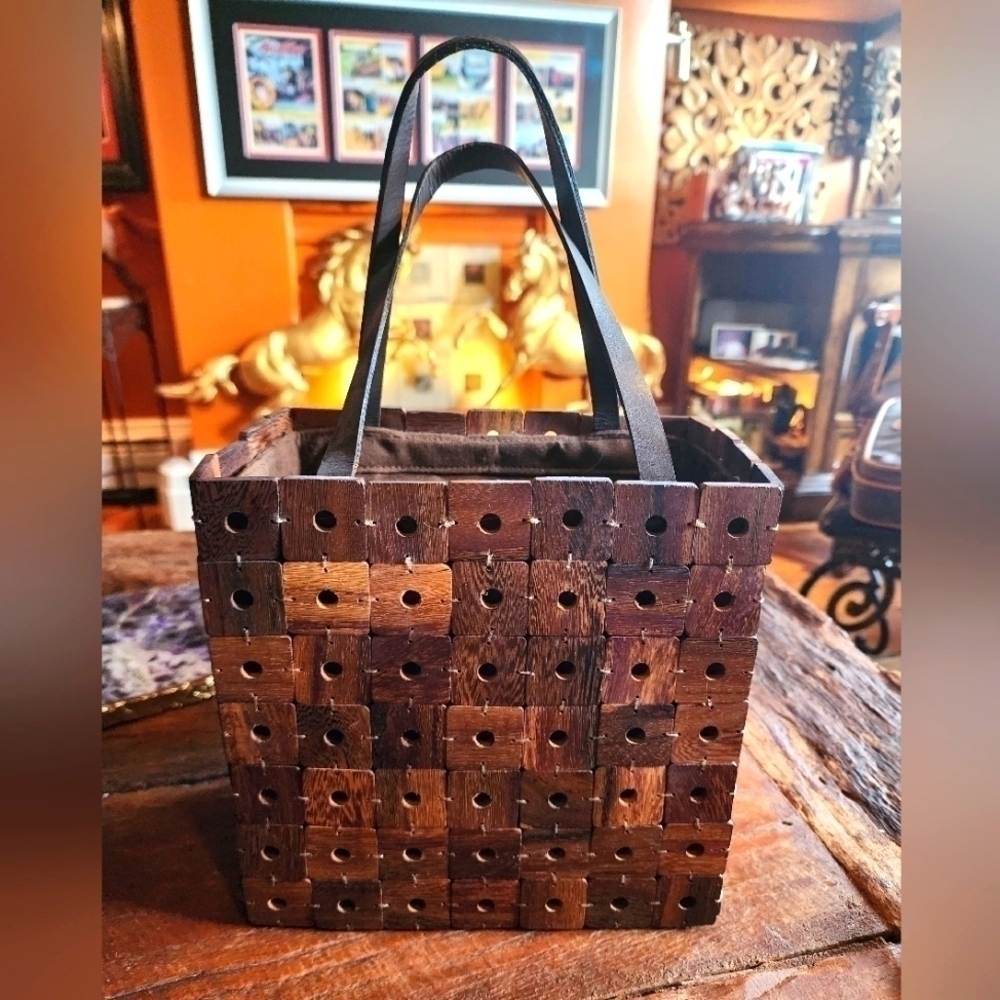 ADRIENNE VITTADINI vintage wood & leather hand bag